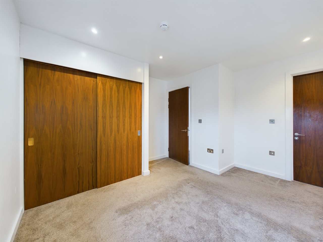 Liverpool 2 Bed Flat, William Jessop Way, L3 To Rent Now for £900.