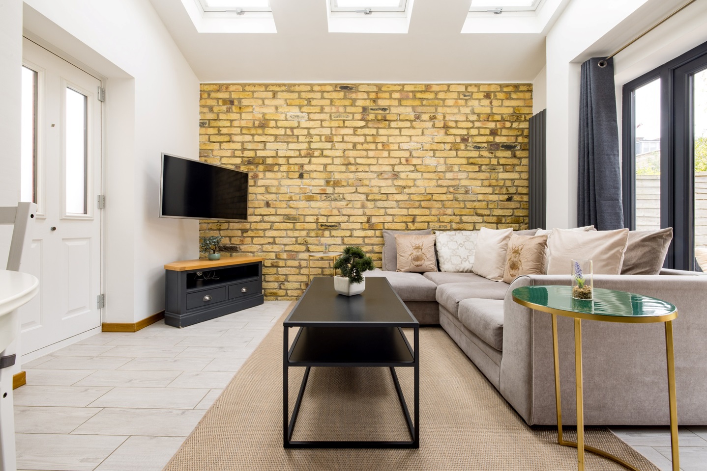 London 1 Bed Flat, Brackley Street, EC1Y To Rent Now for £1,872.00 p/m