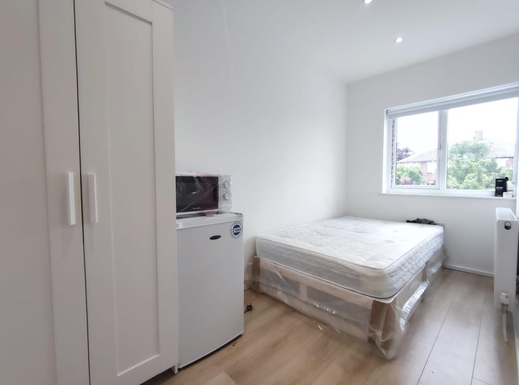 Potters Bar Studio Flat, Barr Road, EN6 To Rent Now for £1,067.04 p/m