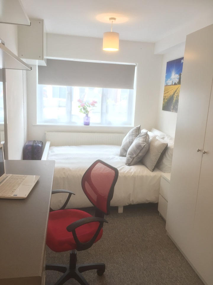 Luton Room in a Shared House, Chertsey Close, LU2 To Rent Now for £