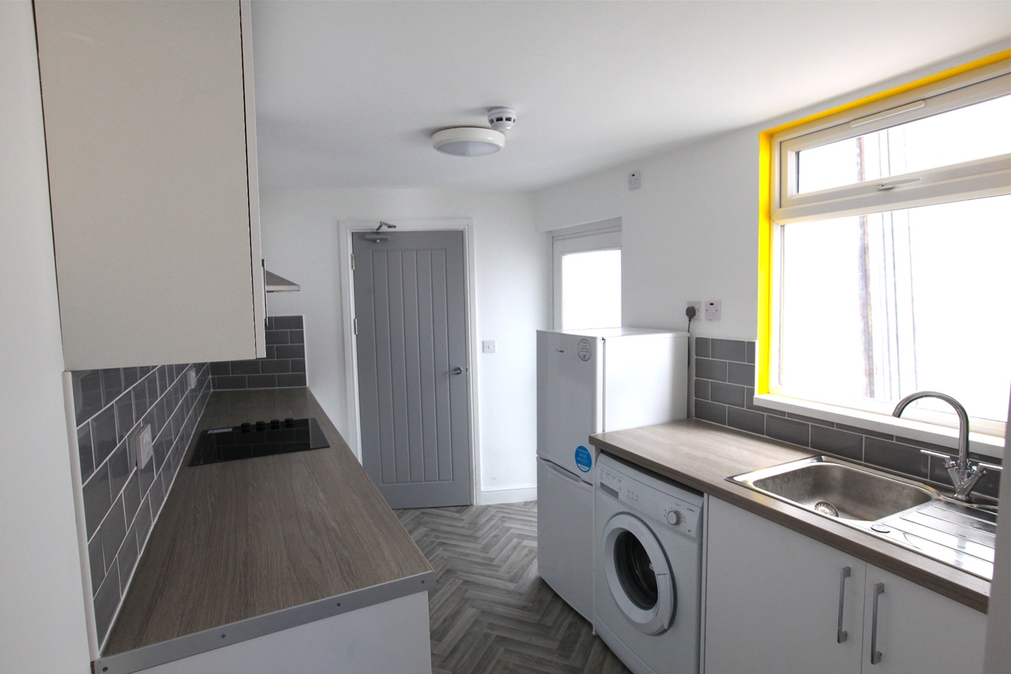 Swansea 1 Bed Flat, Carlton Terrace, SA1 To Rent Now for £695.00 p/m