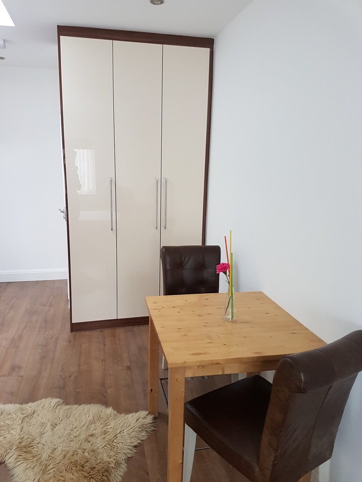 Hounslow Studio Flat, Great South West Road, TW4 To Rent Now for £