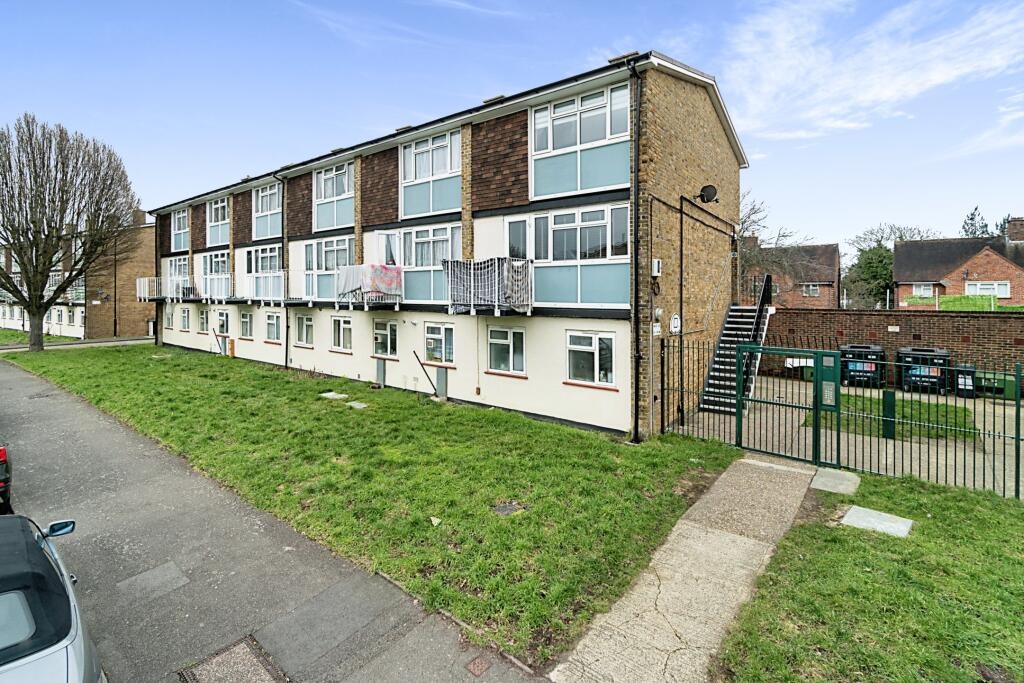 Croydon 2 Bed Longheath Gardens, CR0 To Rent Now for £