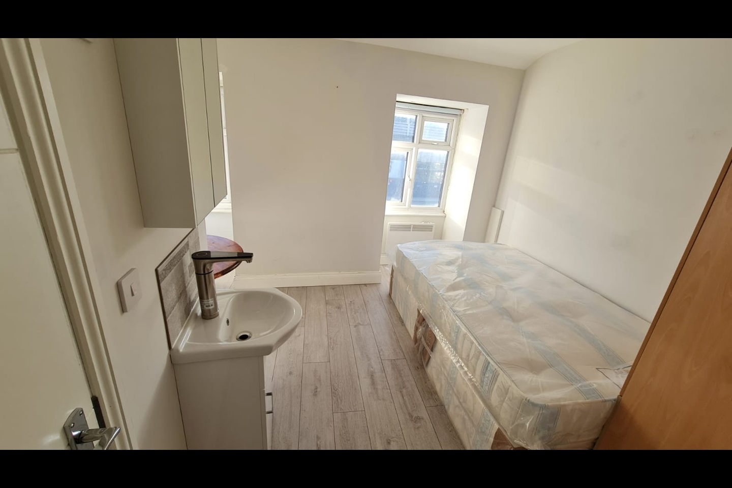 Brentford Hounslow London Studio Flat, Great West Road, TW8 To Rent