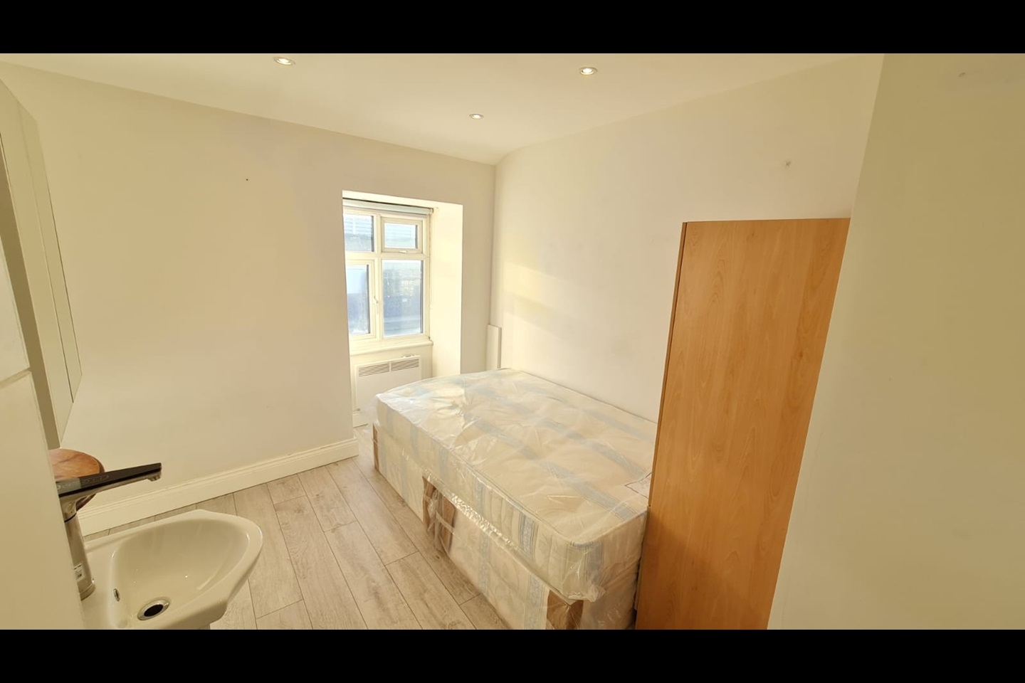 Brentford Hounslow London Studio Flat, Great West Road, TW8 To Rent