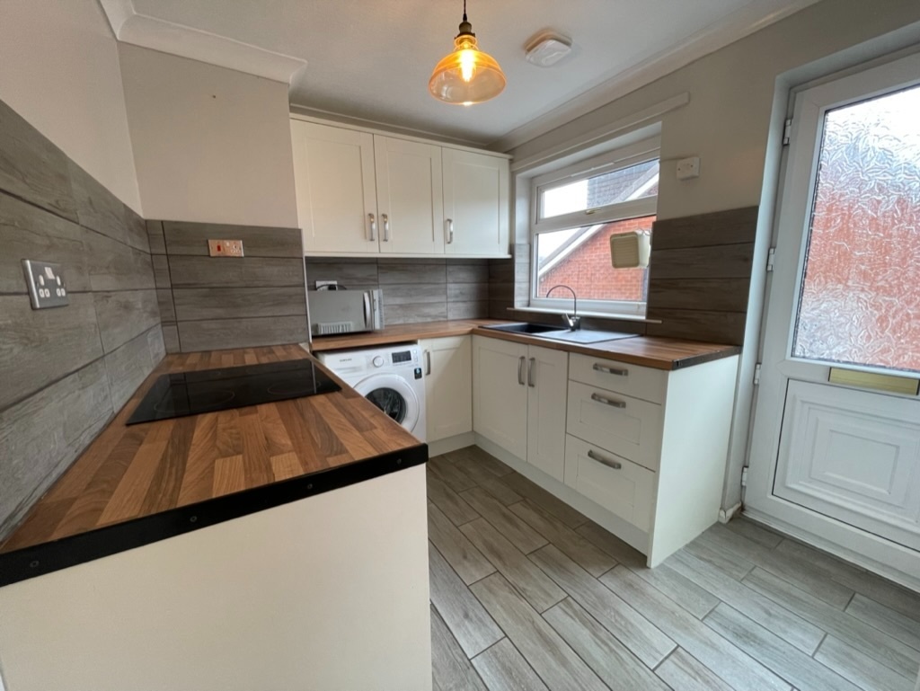 Kidsgrove, StokeOnTrent 2 Bed Bungalow, Brieryhurst Road, ST7 To