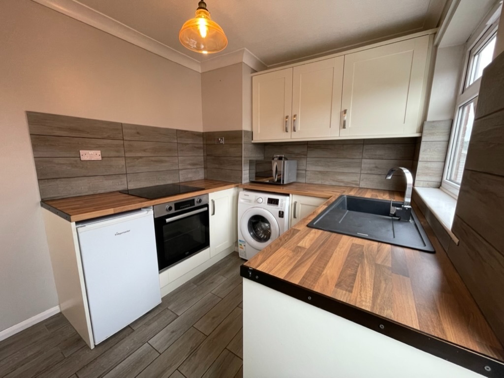 Kidsgrove, StokeOnTrent 2 Bed Bungalow, Brieryhurst Road, ST7 To