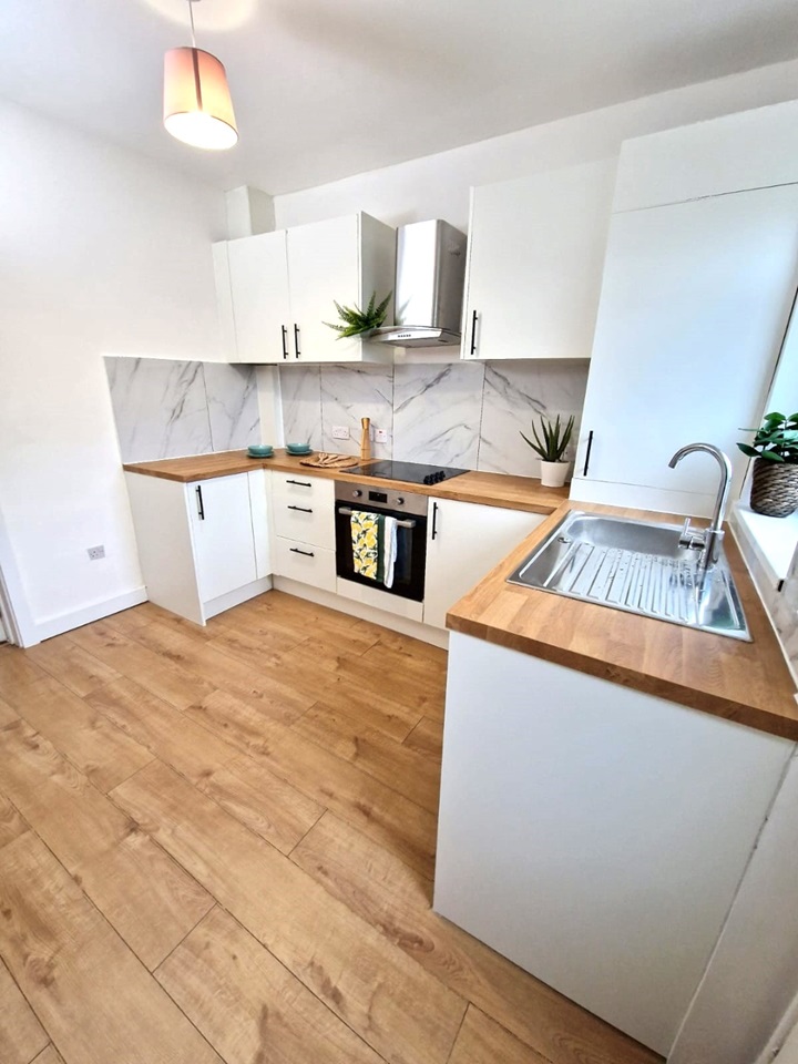 Wombwell, Barnsley 2 Bed SemiDetached House, Kelvin Grove, S73 To