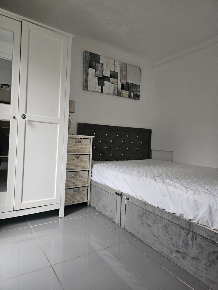 Ilford 1 Bed Flat, Wanstead Park Road, IG1 To Rent Now for £1,100.00 p/m