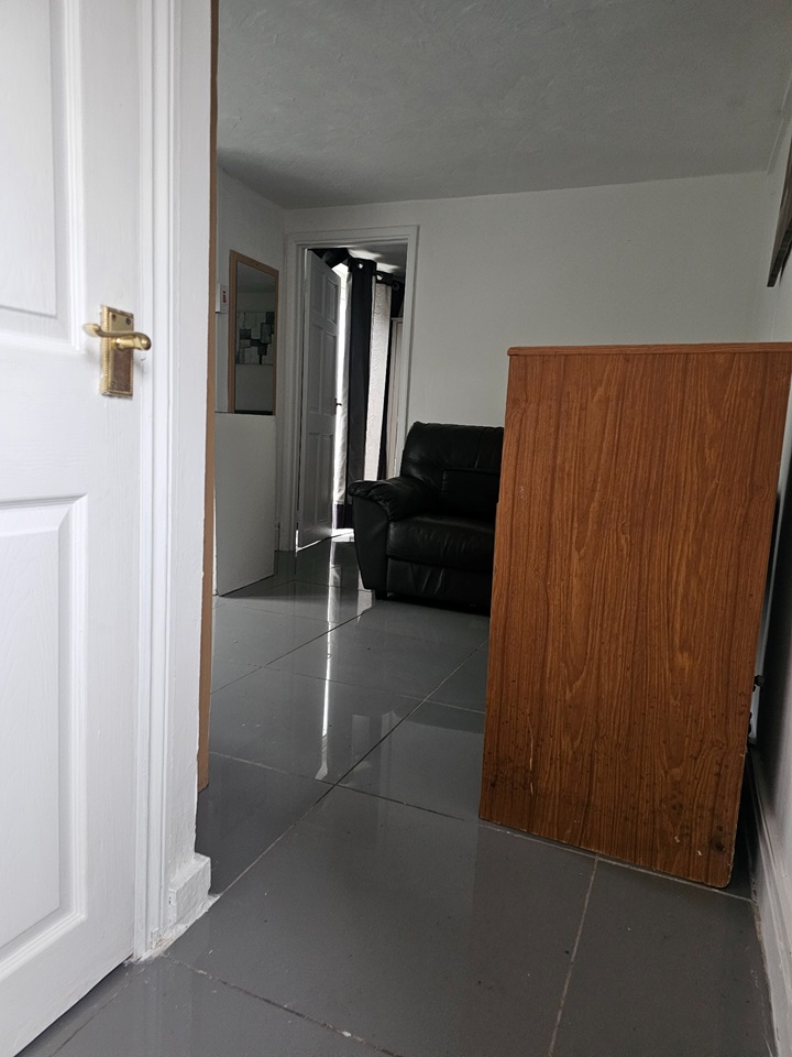 Ilford 1 Bed Flat, Wanstead Park Road, IG1 To Rent Now for £1,100.