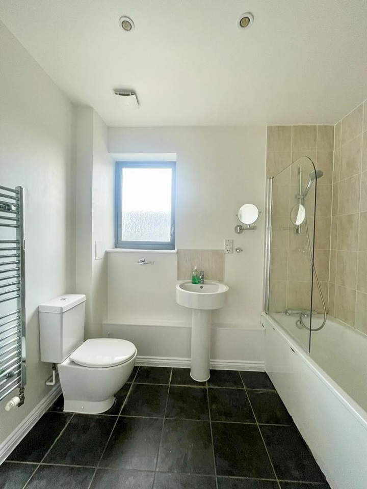 Welling 2 Bed Flat, Welling High Street, DA16 To Rent Now for £