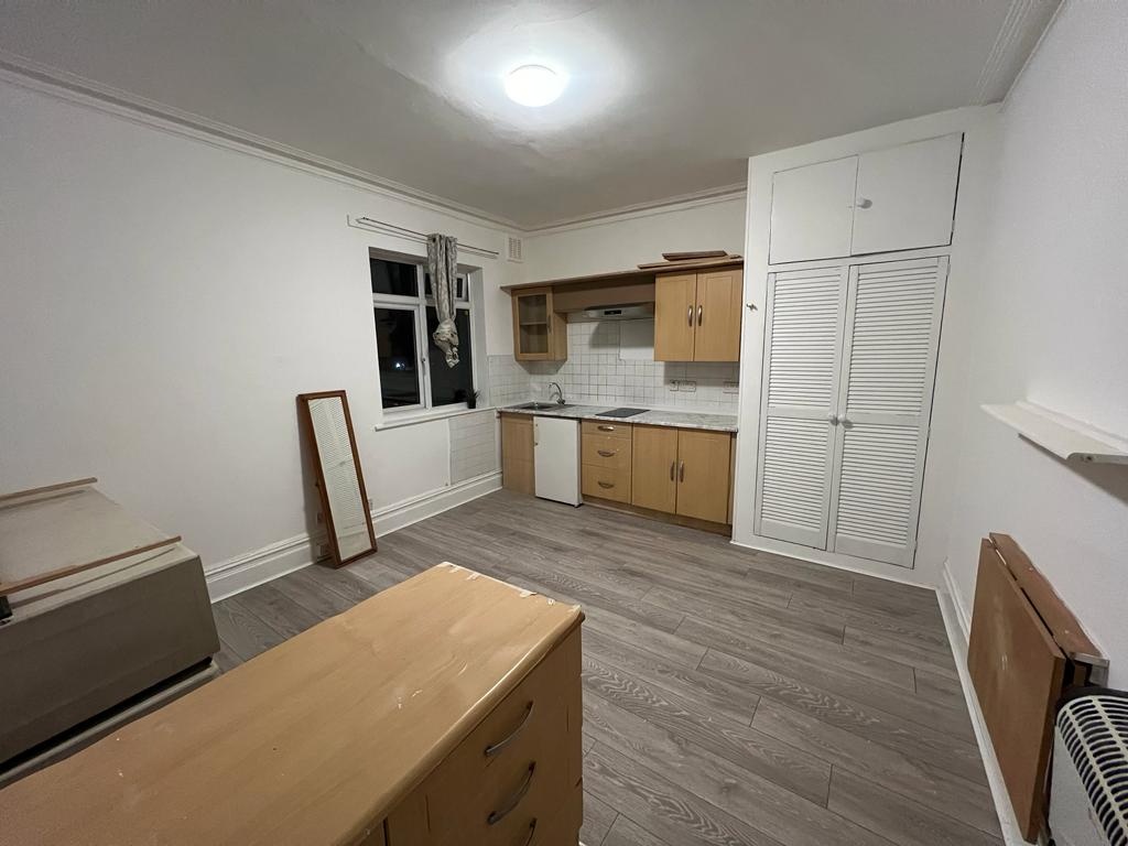 Hounslow Room in a Shared House, Hanworth Road, TW3 To Rent Now for