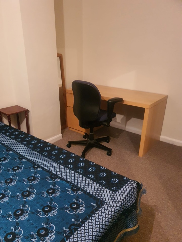 Morden Room in a Shared House, St. Helier Avenue, SM4 To Rent Now