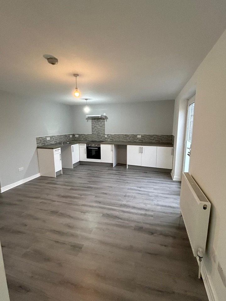 Eccles 3 Bed Flat, Trafford Road, M30 To Rent Now for £950.00 p/m