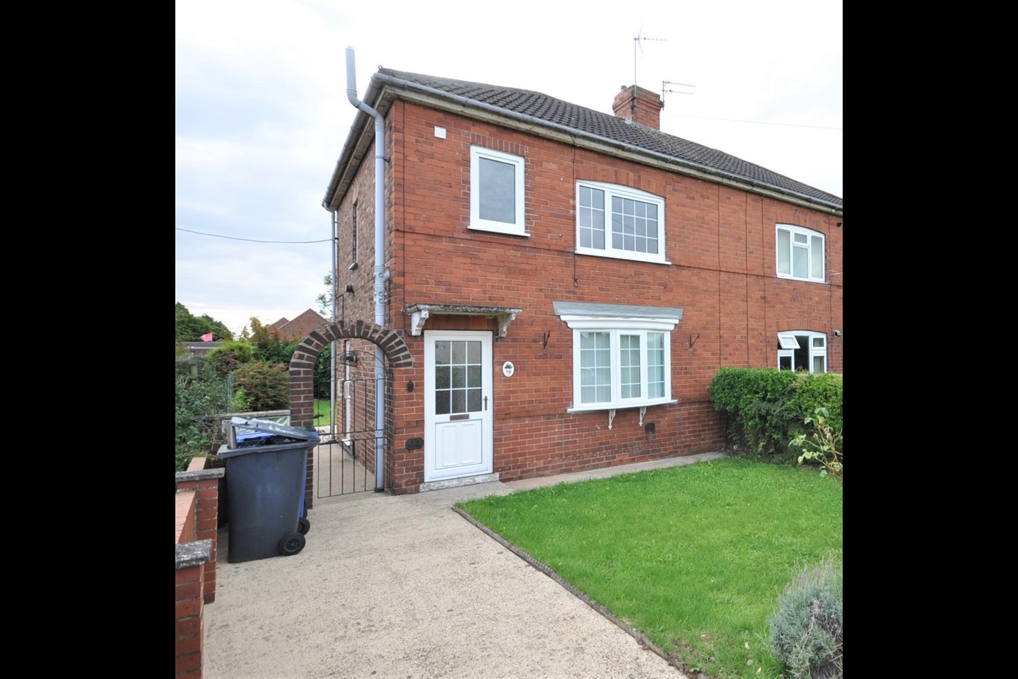 Thorne, Doncaster 3 Bed SemiDetached House, Miller Lane, DN8 To