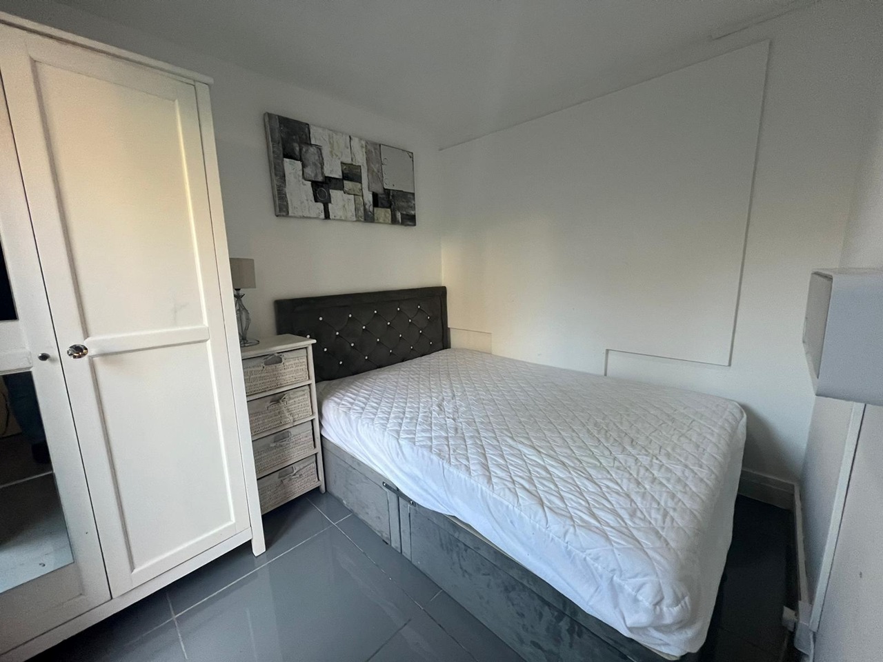 Ilford 1 Bed Flat, Wanstead Park Road, IG1 To Rent Now for £1,200.