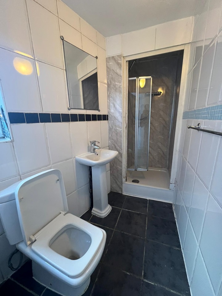 Ilford 1 Bed Flat, Wanstead Park Road, IG1 To Rent Now for £1,200.