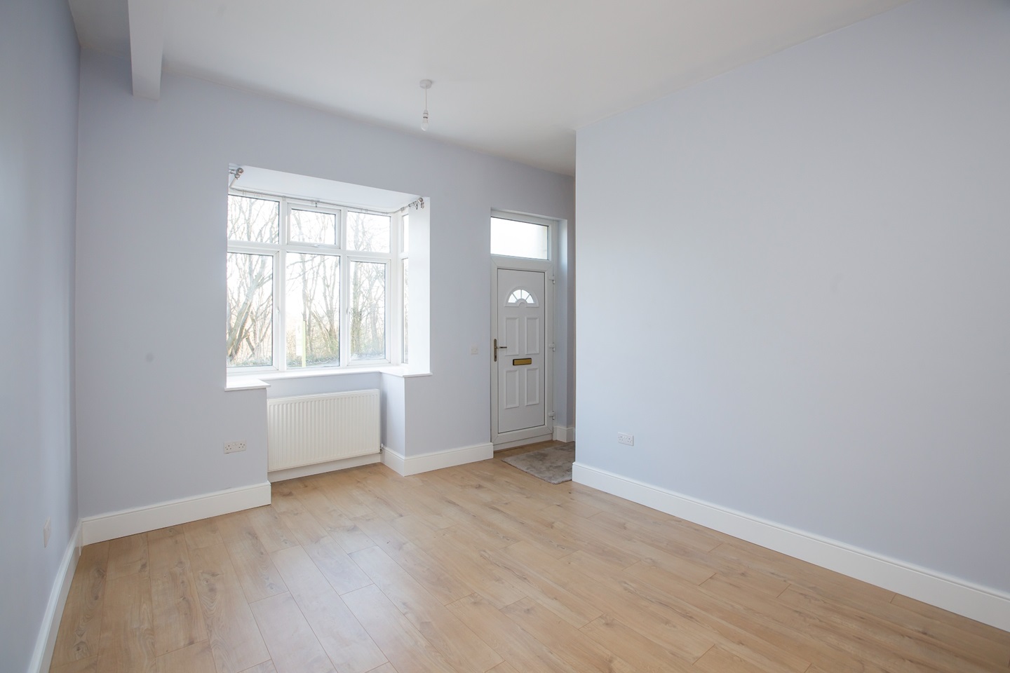 Huddersfield 3 Bed SemiDetached House, Netheroyd Hill Road, HD2 To