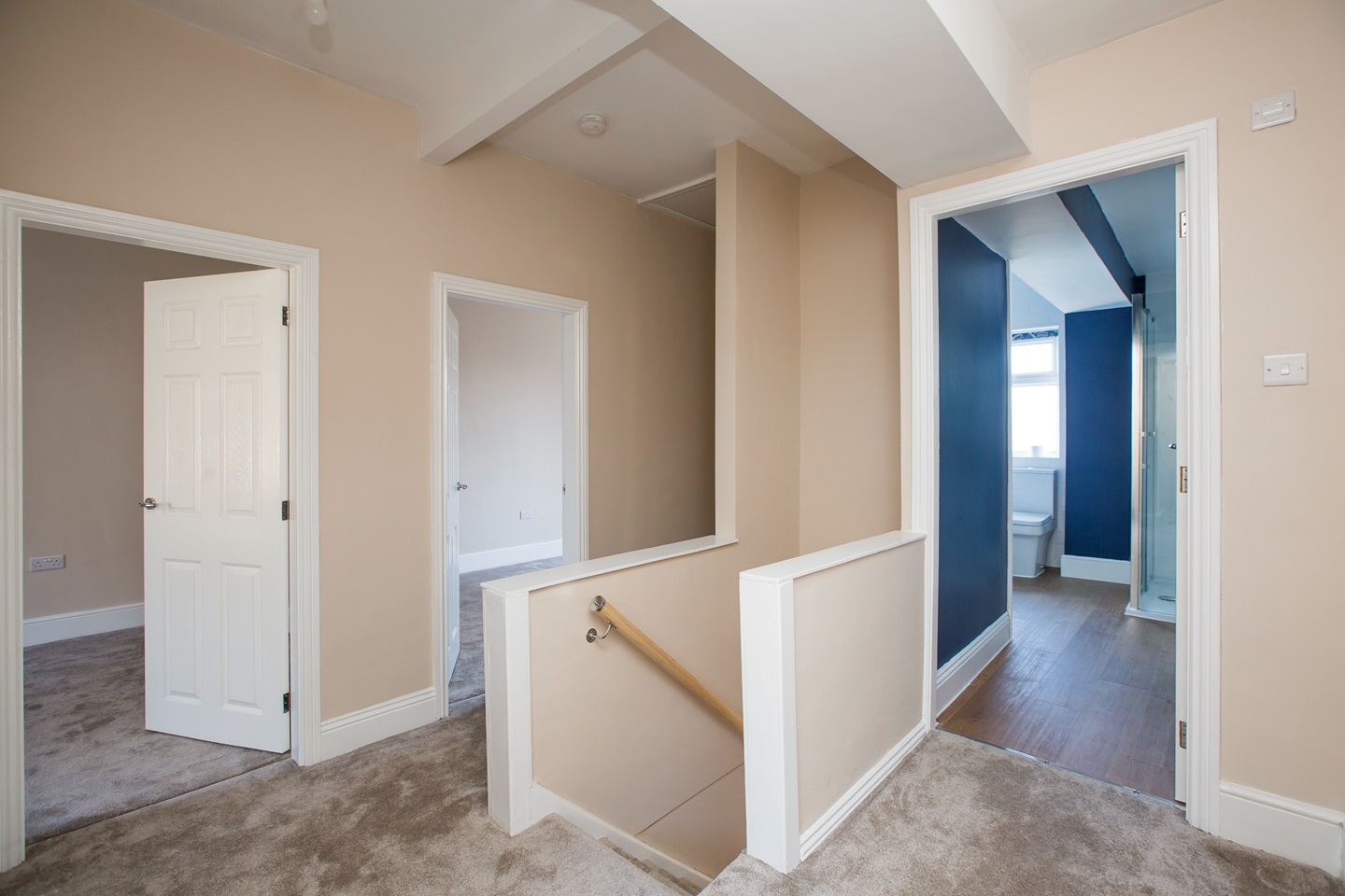 Huddersfield 3 Bed SemiDetached House, Netheroyd Hill Road, HD2 To