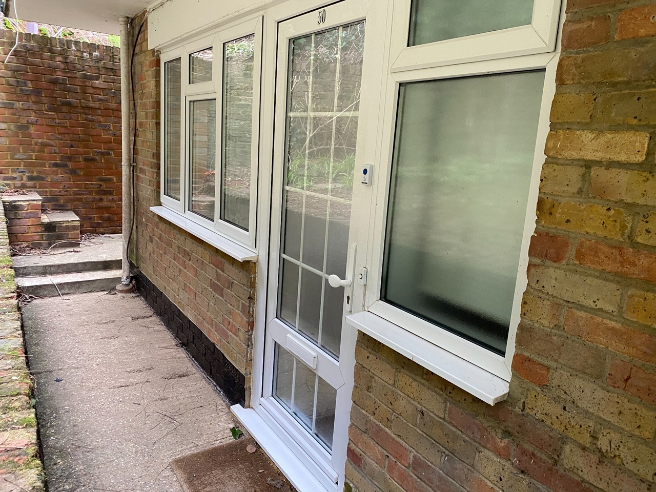 Redhill 1 Bed Flat, Garlands Road, RH1 To Rent Now for £1,100.00 p/m