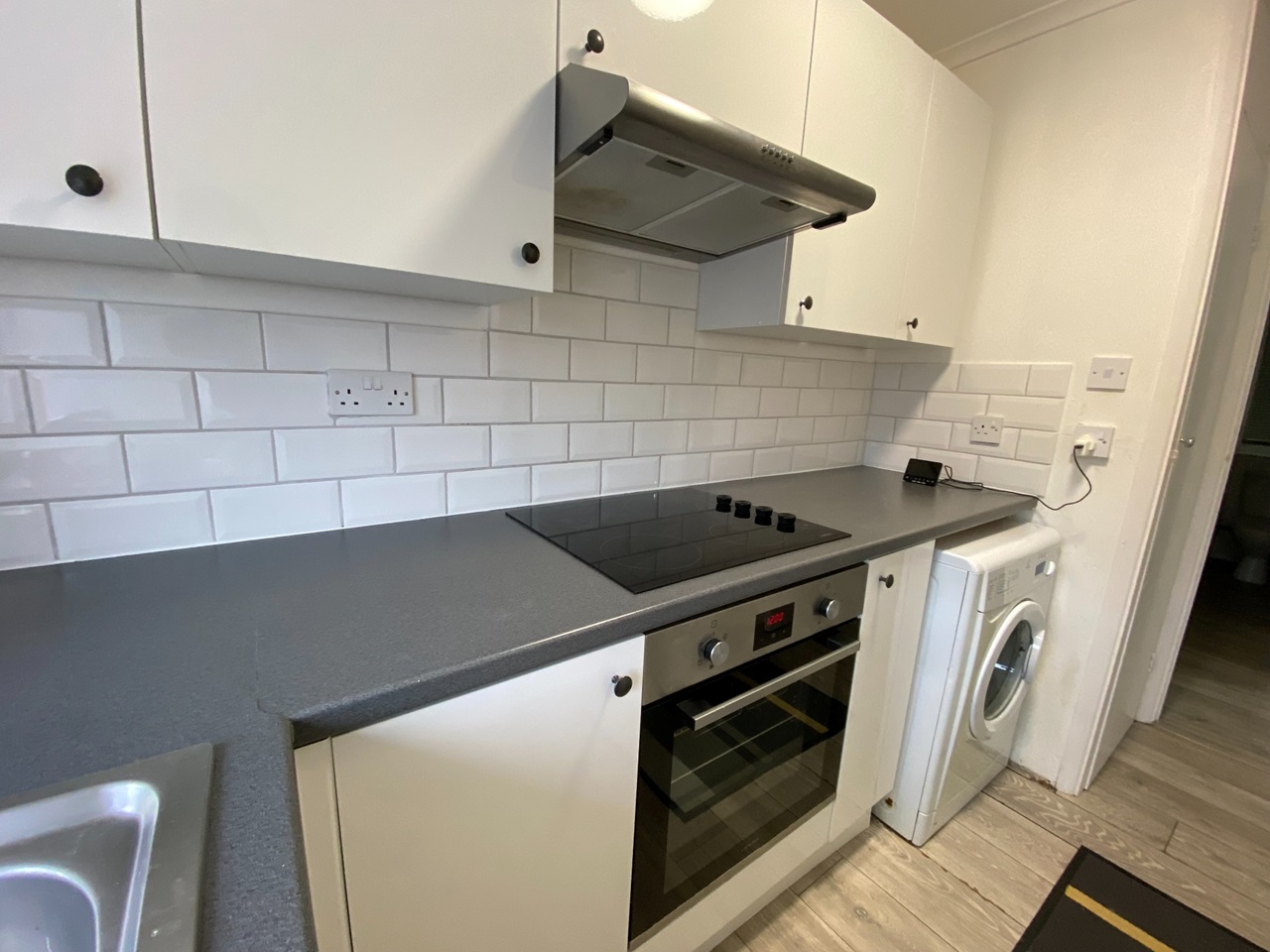 Redhill 1 Bed Flat, Garlands Road, RH1 To Rent Now for £1,100.00 p/m