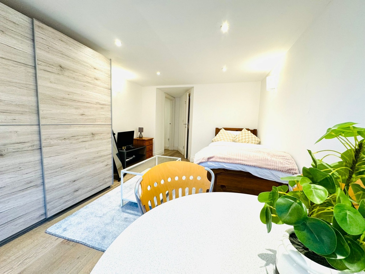 Kilburn Studio Flat, West Hampstead, NW2 To Rent Now for £1,350.00 p/m