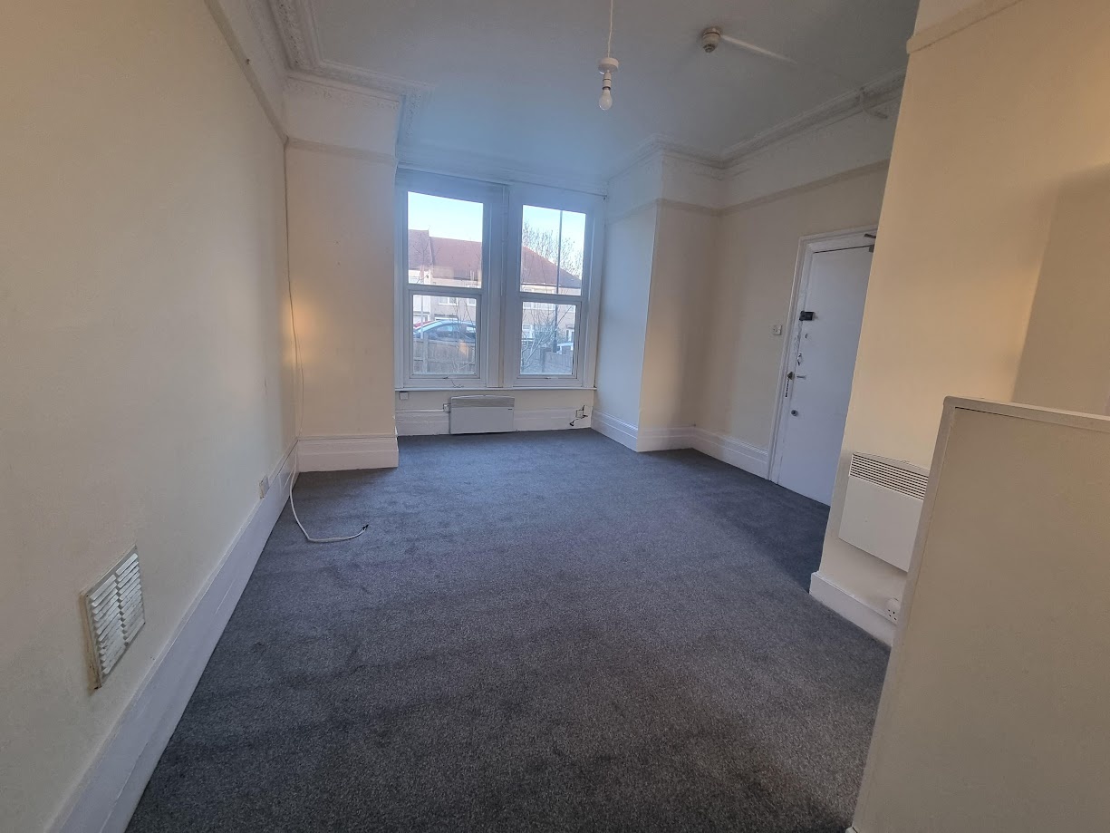 London Studio Flat, Canham Road, SE25 To Rent Now for £950.00 p/m