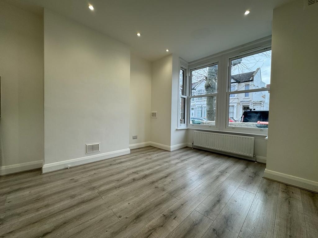 London 2 Bed Flat, Tudor Road, E6 To Rent Now for £1,895.00 p/m