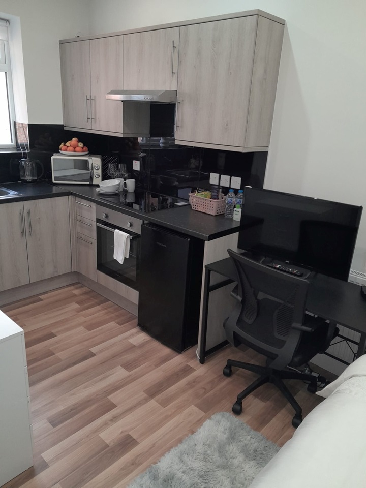London Studio Flat, Ealing Broadway, W5 To Rent Now for £1,650.00 p/m