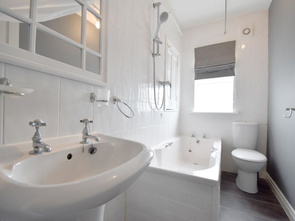 Swillington Common, Leeds 2 Bed Terraced House, Middle Row, LS15 To