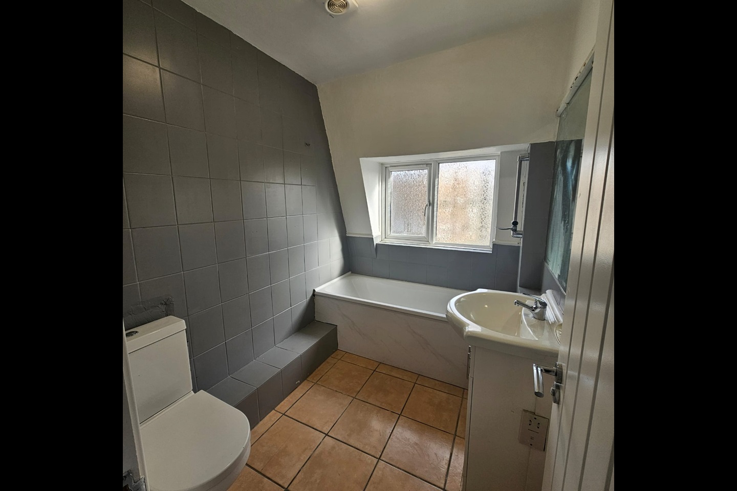 Harrow 2 Bed Flat, Weald Lane, HA3 To Rent Now for £1,700.00 p/m