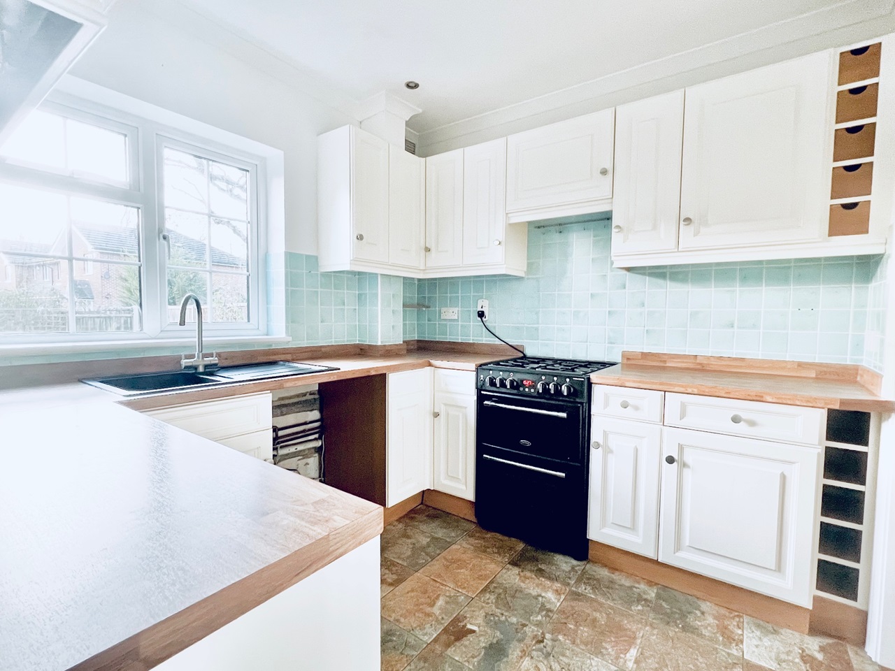 Frimley Green, Camberley 3 Bed SemiDetached House, Gresham Way, GU16