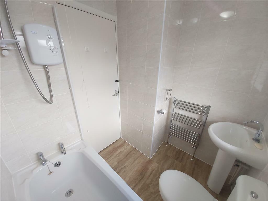 Solihull 2 Bed Campden Green, B92 To Rent Now for £900.