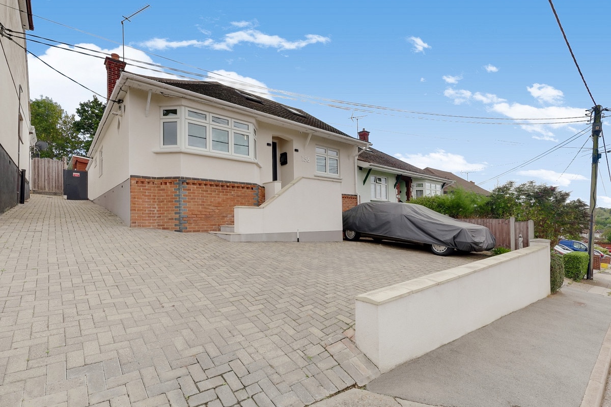 Benfleet 3 Bed Bungalow, Thundersley Park Road, SS7 To Rent Now for