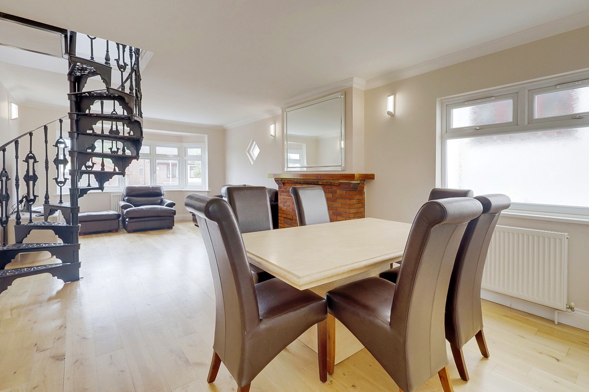 Benfleet 3 Bed Bungalow, Thundersley Park Road, SS7 To Rent Now for