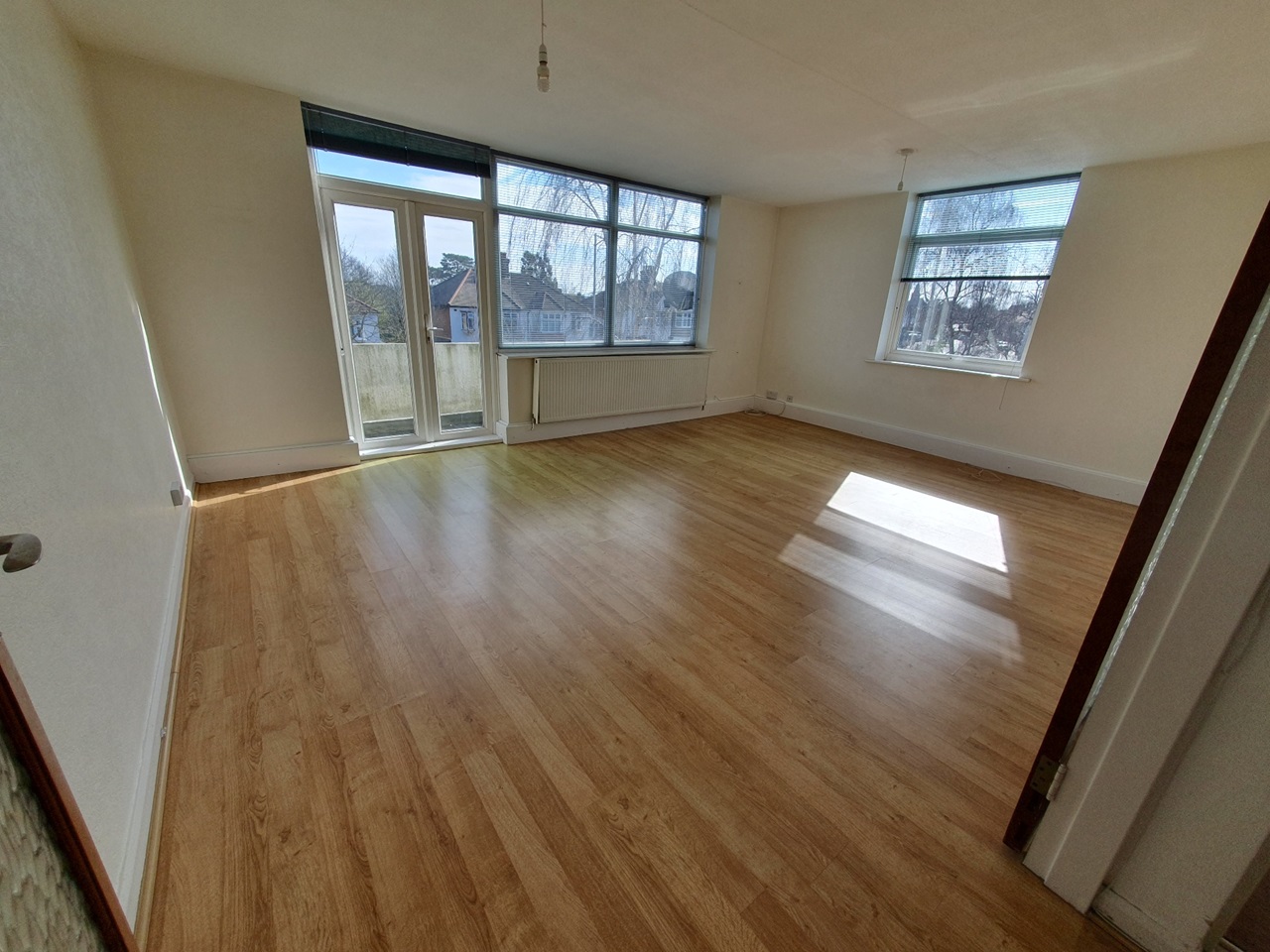 London 3 Bed Flat, Hermon Hill, E18 To Rent Now for £2,200.00 p/m