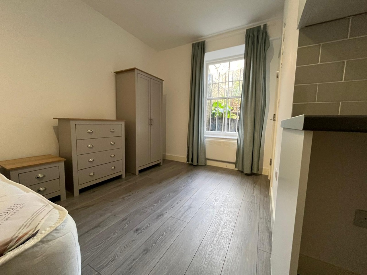 London Studio Flat, Ladbroke Grove, W10 To Rent Now for £1,350.00 p/m