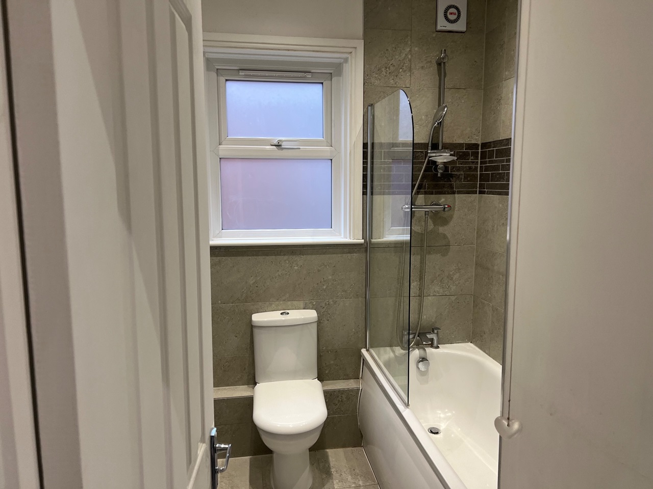 Godstone 3 Bed Flat, Godstone Road, CR8 To Rent Now for £1,775.00 p/m