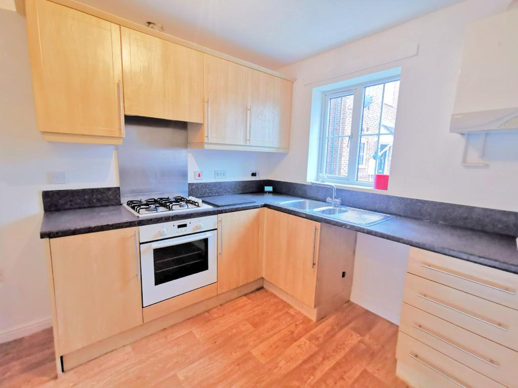 Darlaston, Wednesbury 3 Bed Terraced House, Mill Street, WS10 To