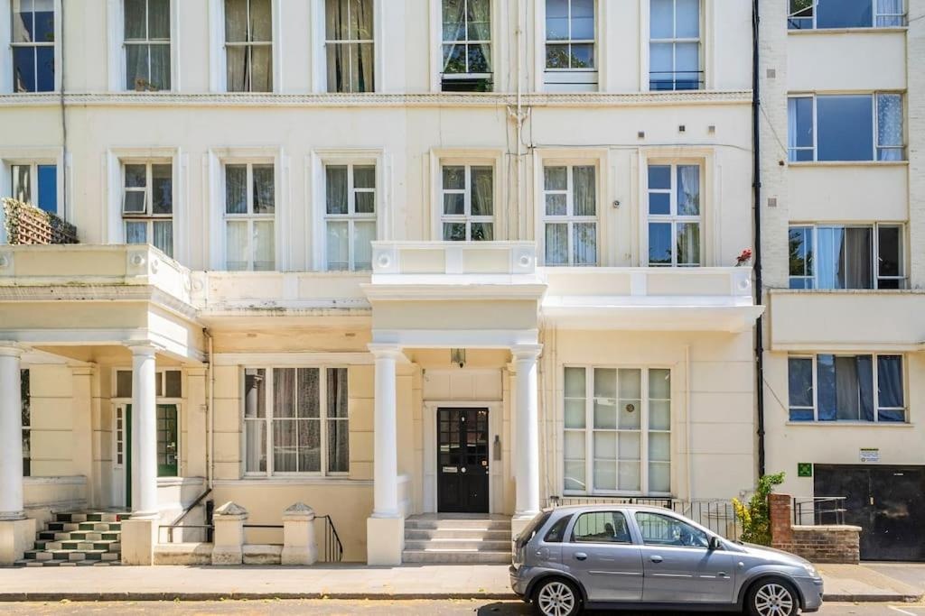 London Studio Flat, Leinster Gardens, W2 To Rent Now for £1,725.00 p/m