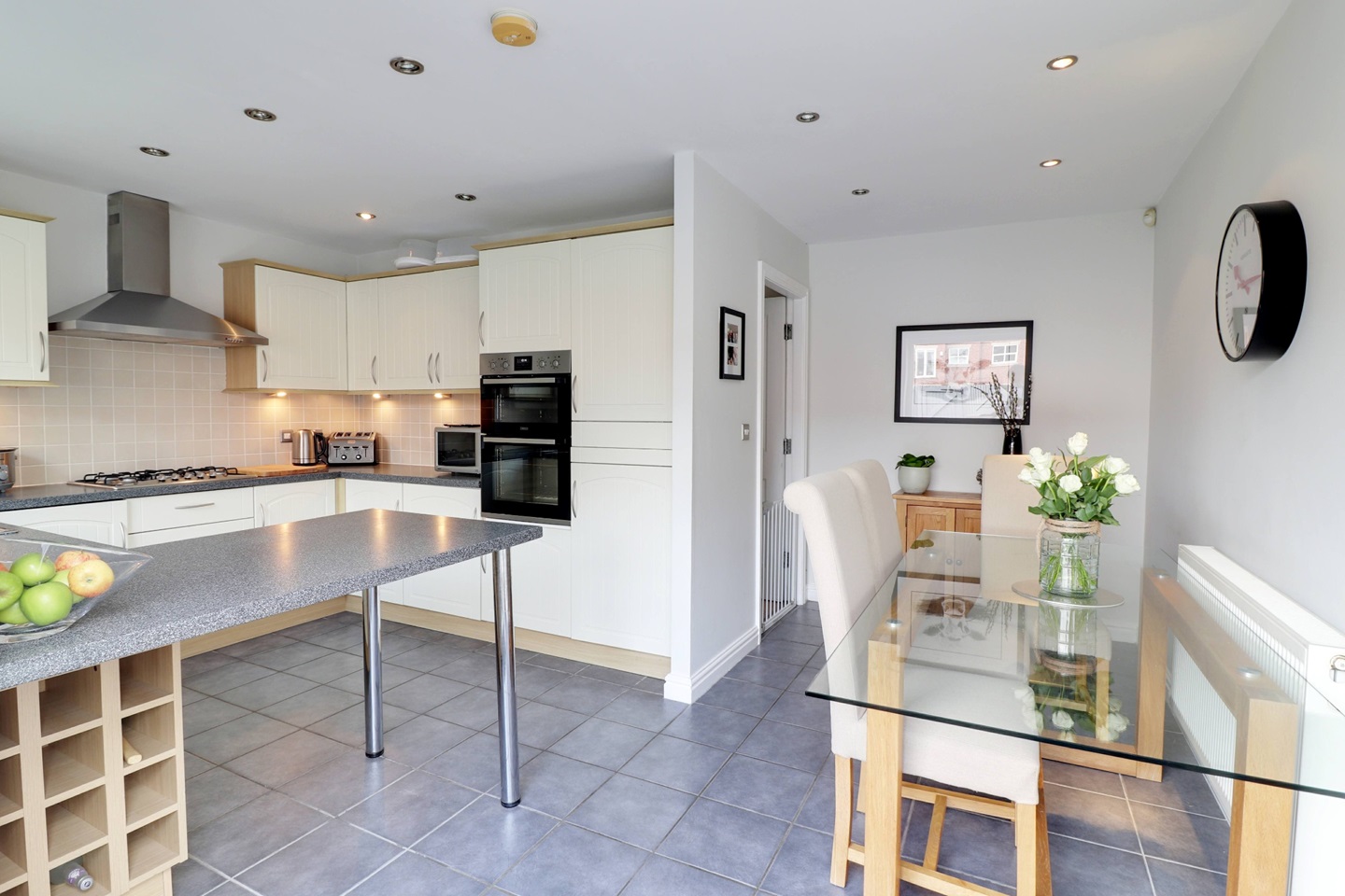 Methley, Leeds 4 Bed Detached House, Main Street, LS26 To Rent Now