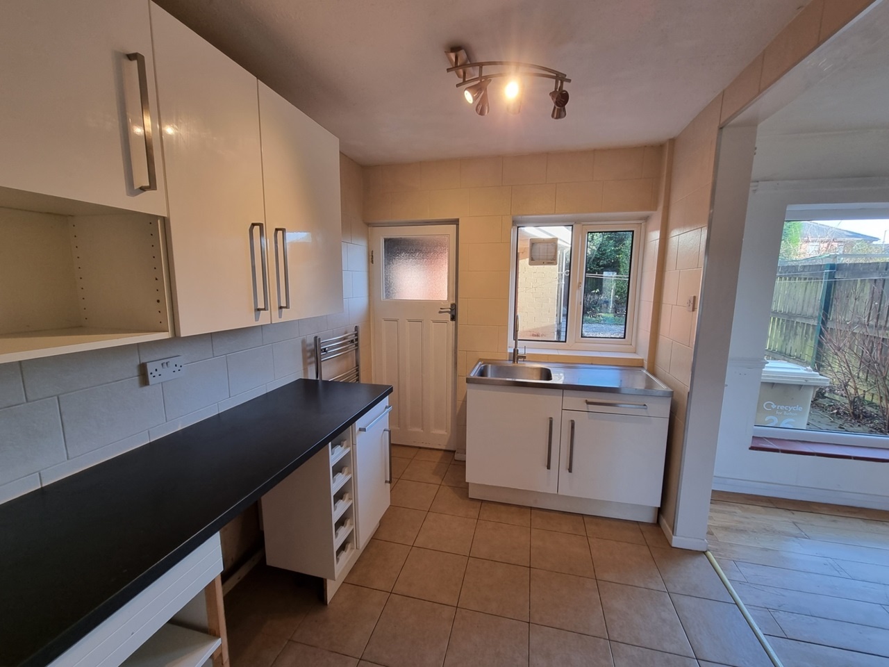 Westhoughton, Bolton 2 Bed Terraced House, Clough Avenue, BL5 To