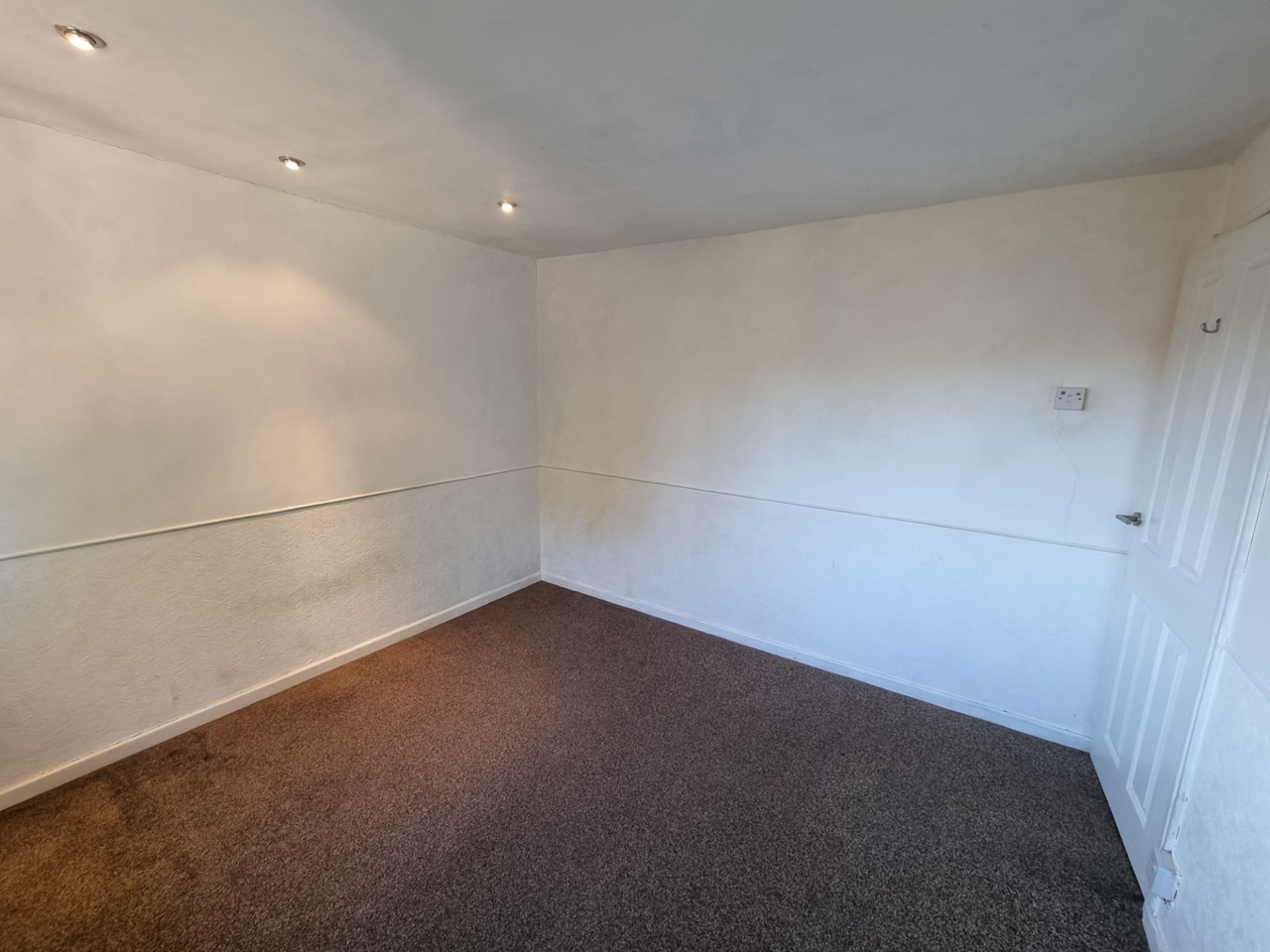 Westhoughton, Bolton 2 Bed Terraced House, Clough Avenue, BL5 To