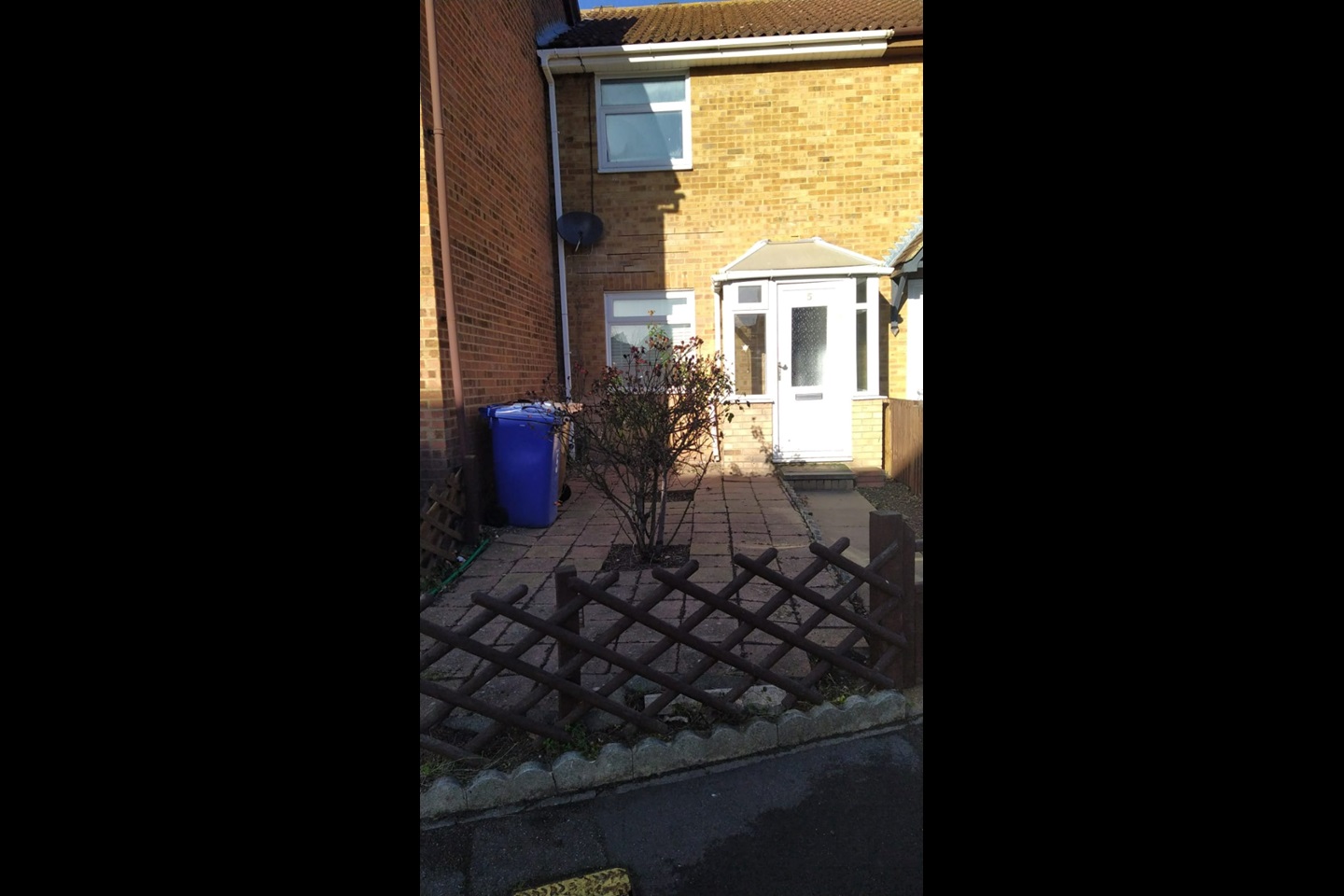 Thurrock 2 Bed Terraced House, Burns Place, RM18 To Rent Now for £
