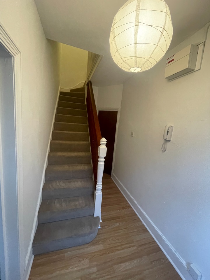 Croydon 1 Bed Flat, Oakfield Road, CR0 To Rent Now for £1,200.00 p/m