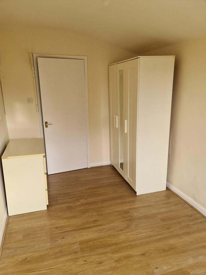 London 2 Bed Flat, Friern N11 To Rent Now for £1,500.00 p/m