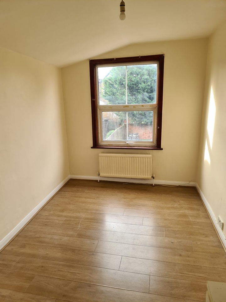 London 2 Bed Flat, Friern N11 To Rent Now for £1,500.00 p/m