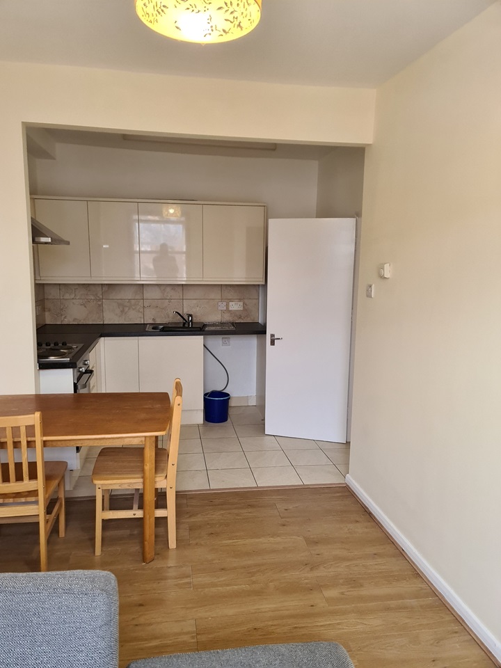 London 2 Bed Flat, Friern N11 To Rent Now for £1,500.00 p/m