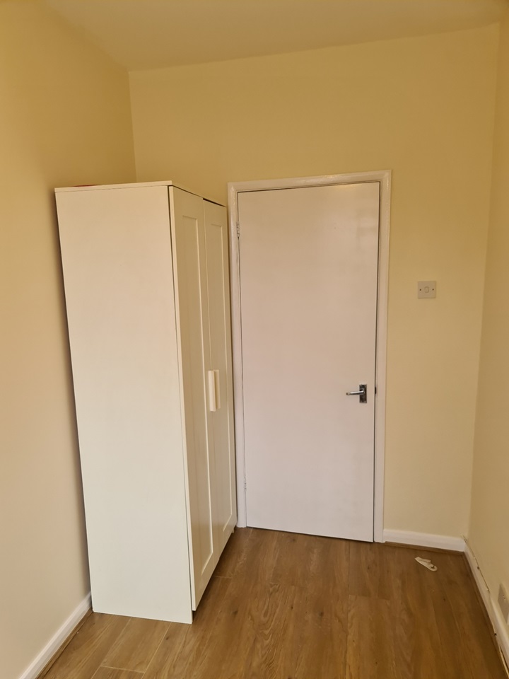 London 2 Bed Flat, Friern N11 To Rent Now for £1,500.00 p/m