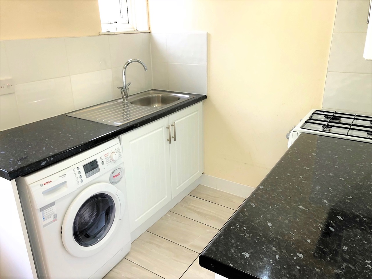 Chipstead, Coulsdon 2 Bed Flat, Chipstead Station Parade, CR5 To
